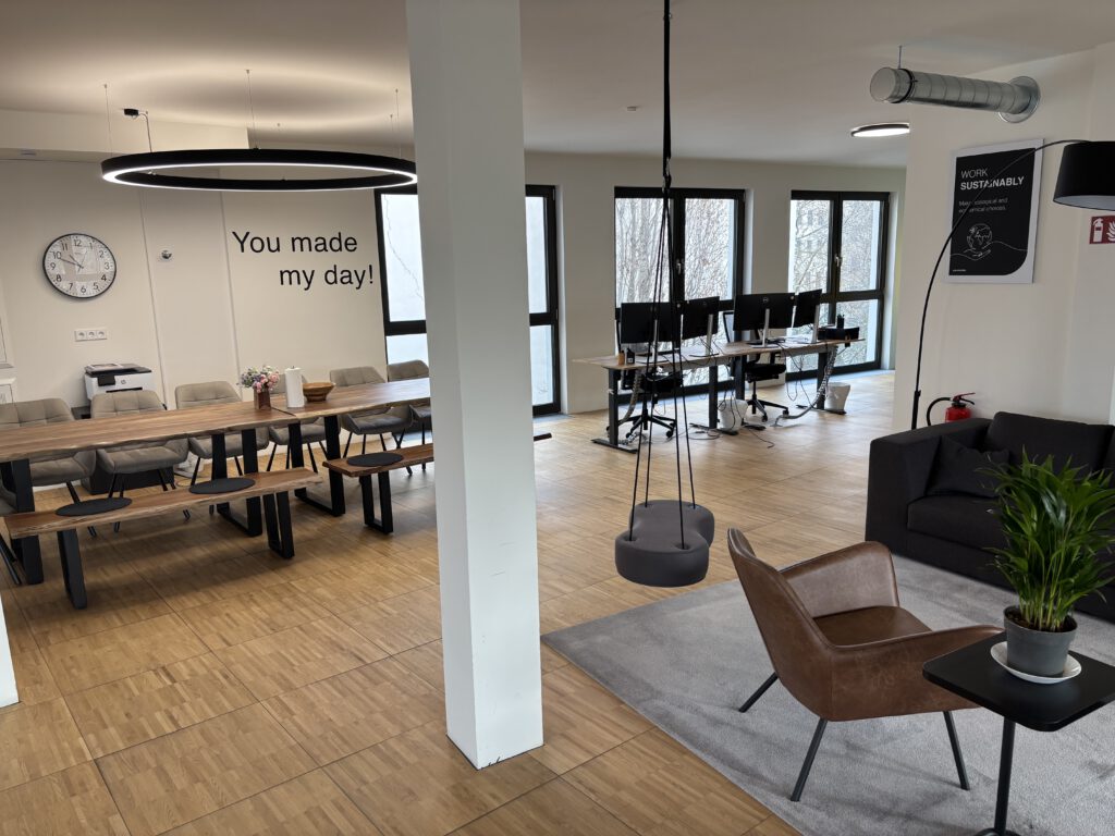 yoummday's office 